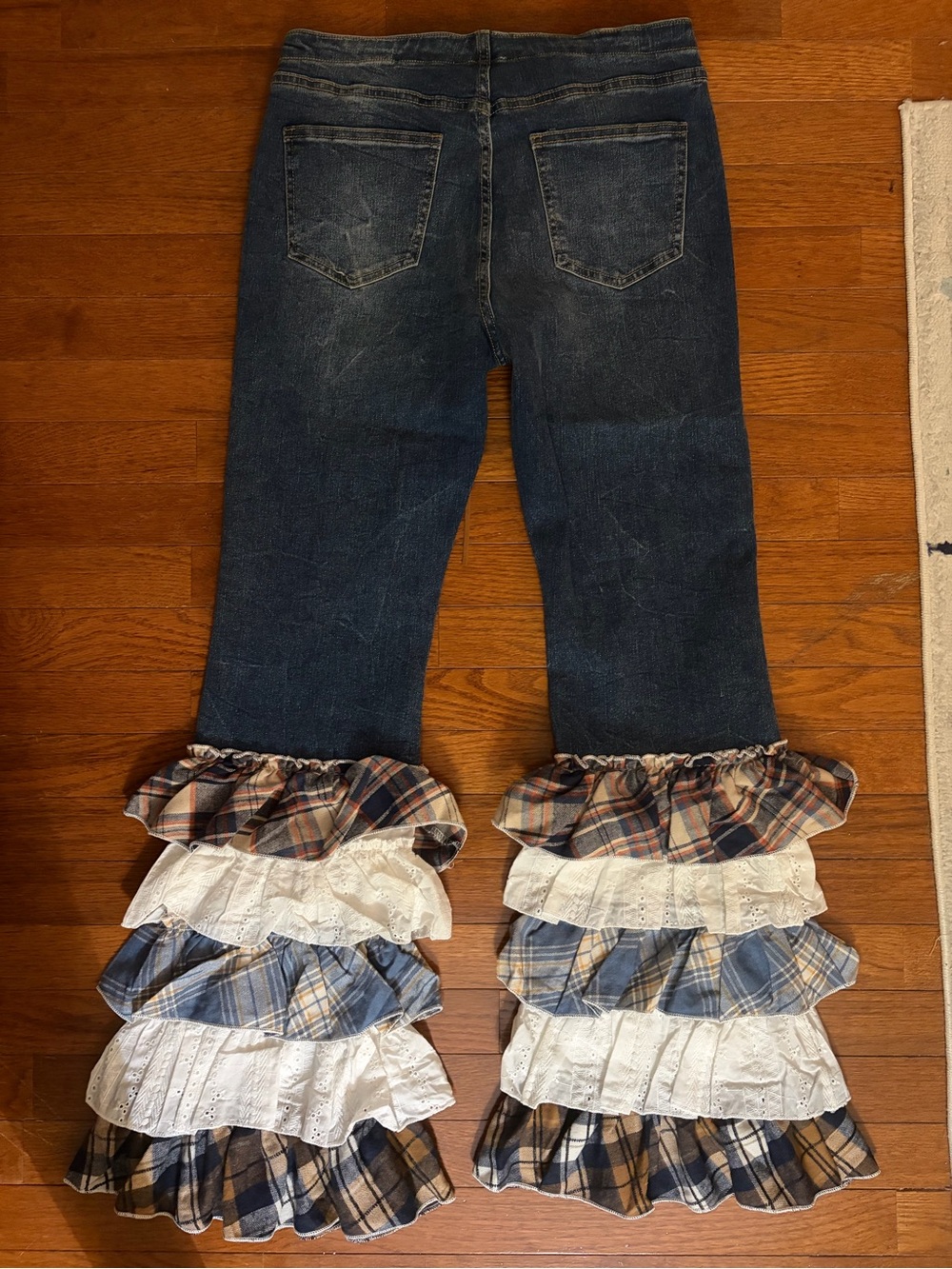 🚨👖🚨NWT AMAZING OLI & HALI LACE-UP RUFFLE STATEMENT JEANS | SIZE M | RETAIL $1 - Picture 3 of 10